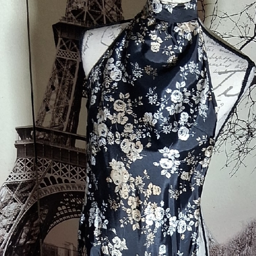 Chic Floral Halter Maxi Dress - Black and Cream